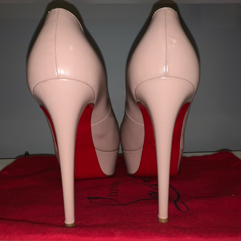 NUDE CHRISTIAN LOUBOUTIN BIANCA HEELS SIZE 40